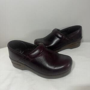 Dansko Clogs Burgundy Leather Comfort Casual Professional Slip Resistant 36/6